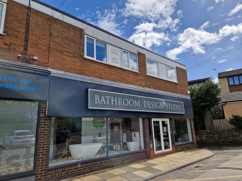 Coppice Gate, Harrogate, HG1 2DR 2 bed flat - £140,000