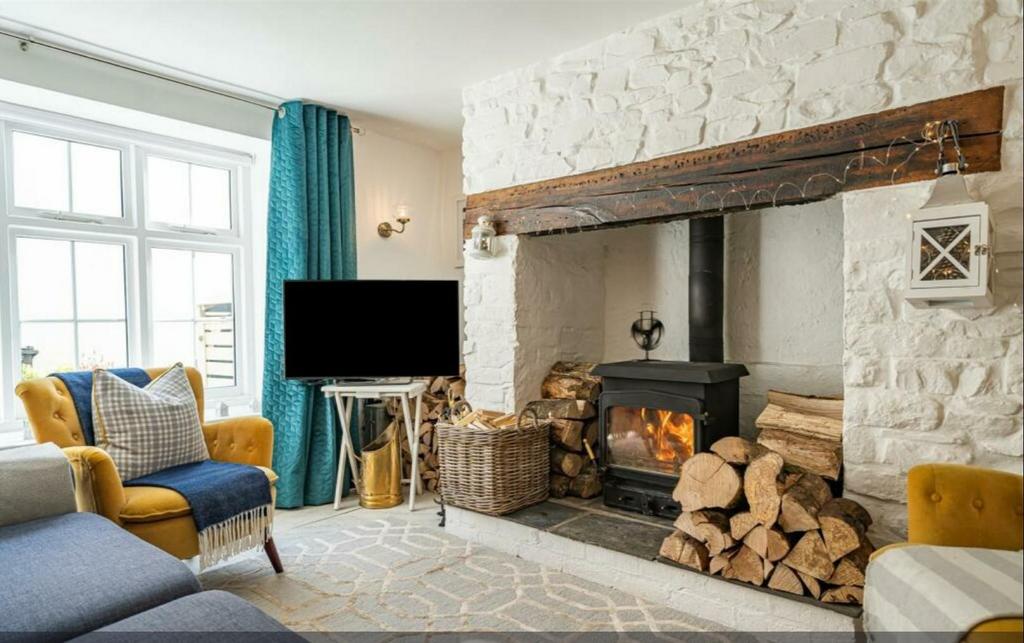 Nympton, South Motlon, North Devon 2 bed terraced house for