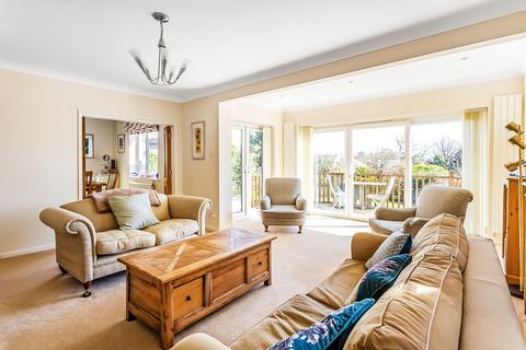 4 Oast Road, Oxted, RH8 9DX