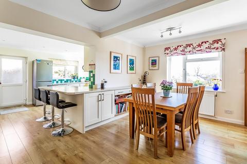 4 Oast Road, Oxted, RH8 9DX