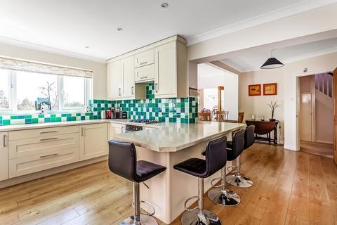 4 Oast Road, Oxted, RH8 9DX
