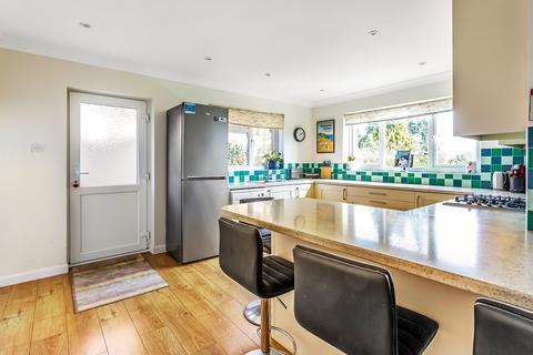 4 Oast Road, Oxted, RH8 9DX