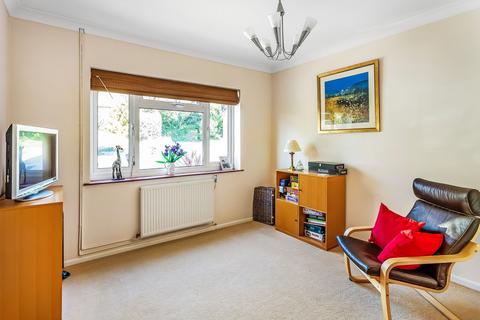 4 Oast Road, Oxted, RH8 9DX