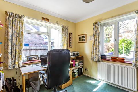 4 Oast Road, Oxted, RH8 9DX