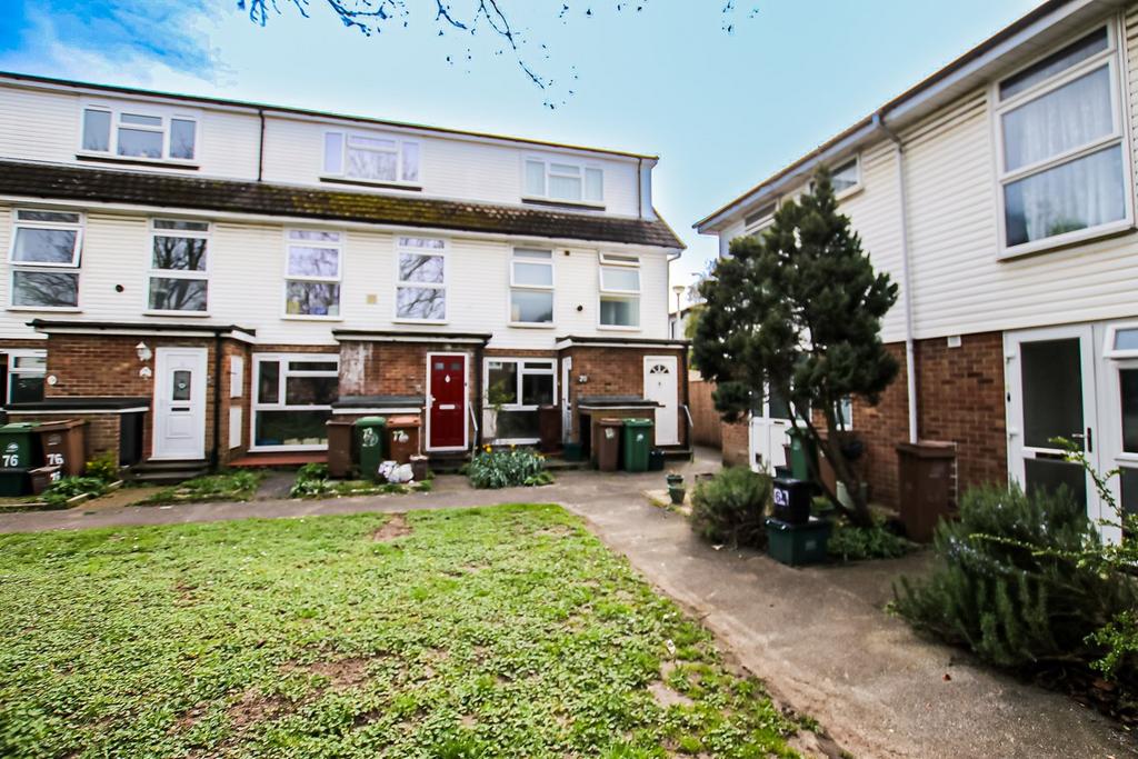 Carew Road, Wallington, SM6 2 bed to rent £1,500 pcm (£346 pw)