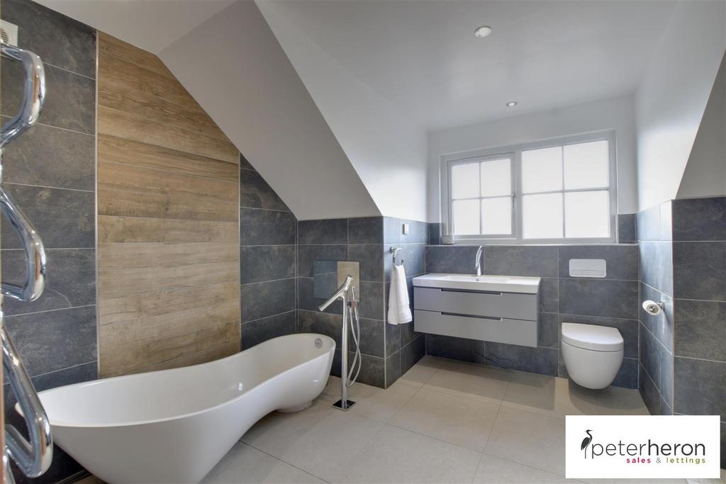 En-Suite Bathroom