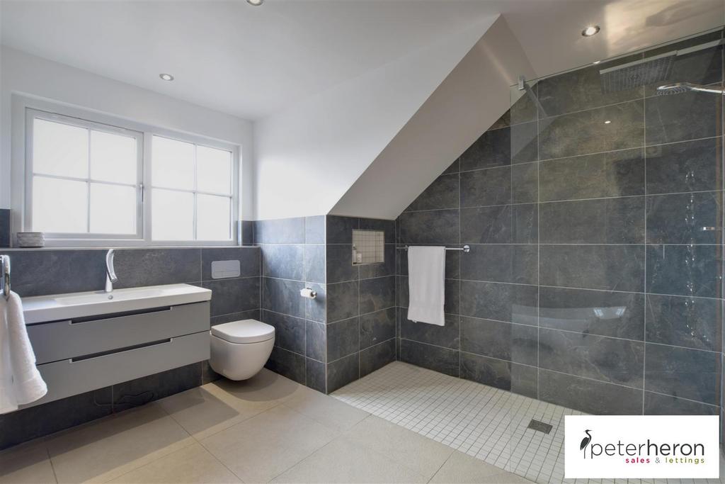 En-Suite Bathroom