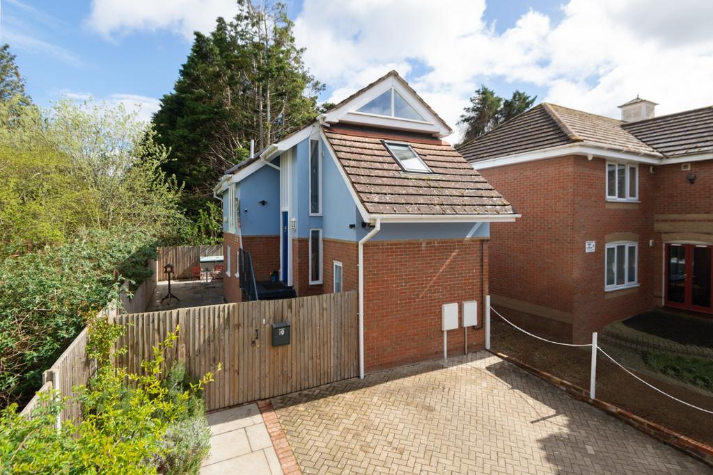 New Town Street, Canterbury 3 bed detached house for sale £400,000