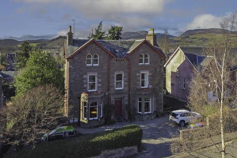 Galvelmore House, 5 Galvelmore Street, Crieff, PH7 4BY