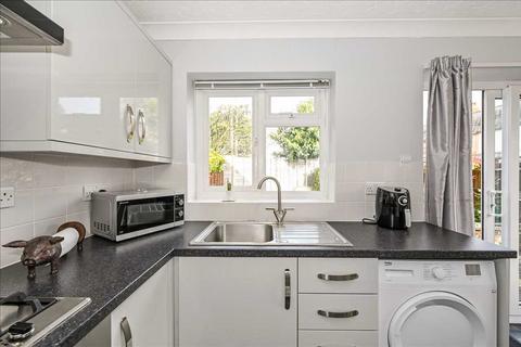 9 Botley Road, Park Gate, Southampton, SO31 1AH