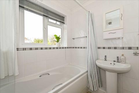 9 Botley Road, Park Gate, Southampton, SO31 1AH