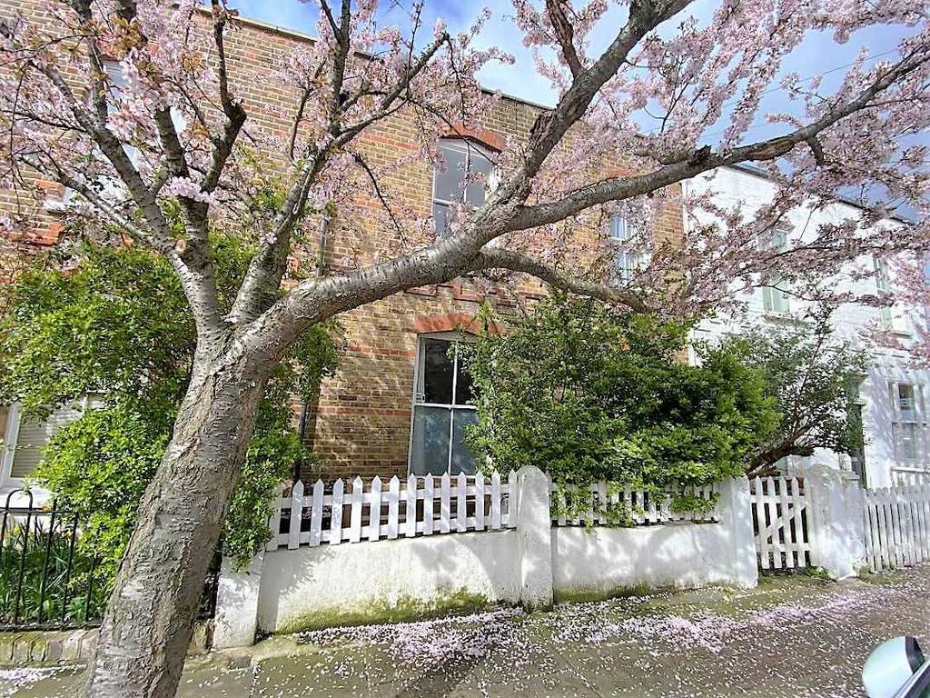 Brackenbury Village, Hammersmith 3 bed terraced house £2,500 pcm (£