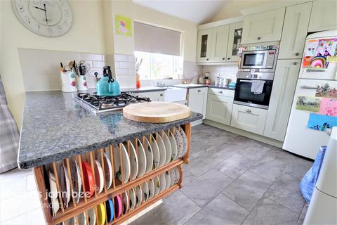 10 Beechfields, Barlaston, Stoke-on-trent, ST12 9AP