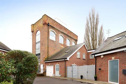 25 Catteshall Road, Godalming, GU7 3DJ