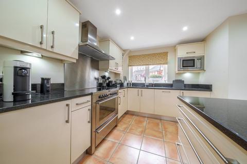 25 Catteshall Road, Godalming, GU7 3DJ