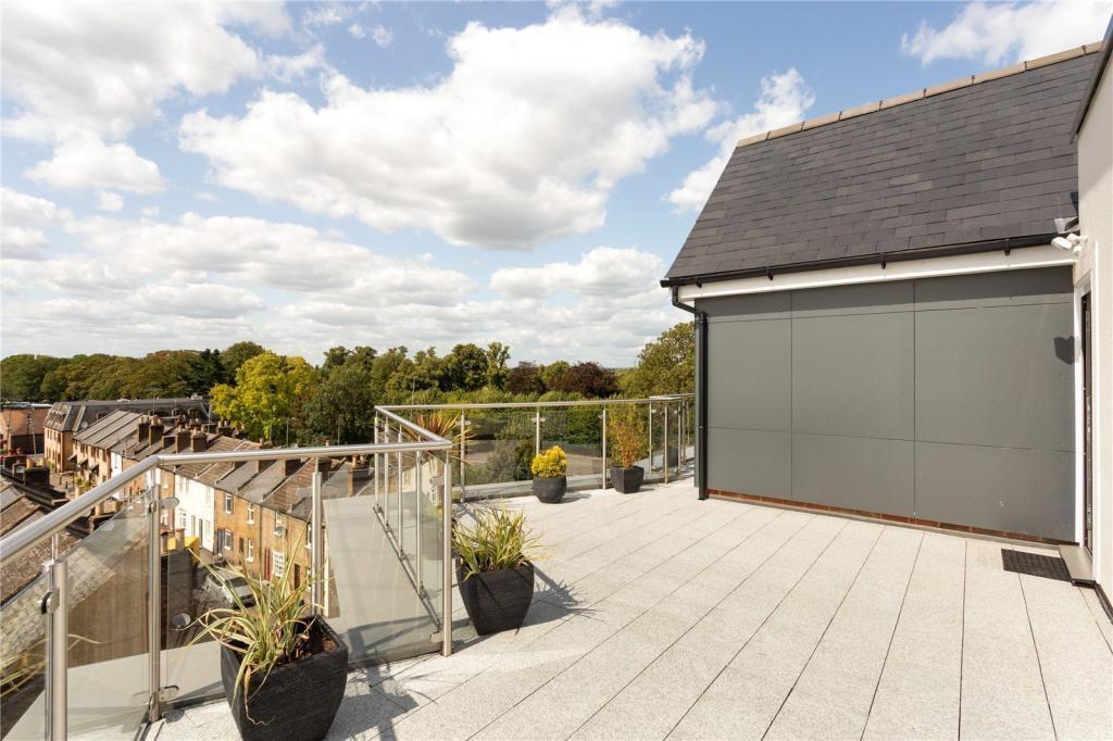 Bridgewater Terrace, Windsor, Berkshire, SL4 2 bed penthouse £995,000