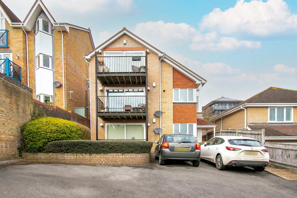 Birds Hill Gardens, Poole Park, Poole, Dorset, BH15 2 bed apartment for