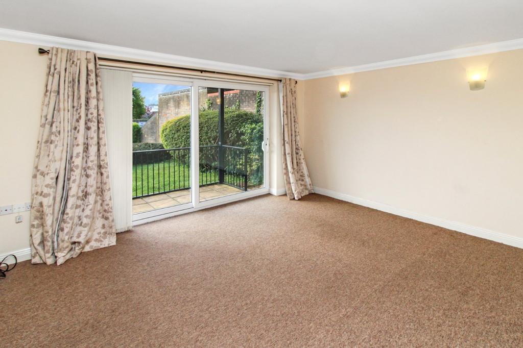 Birds Hill Gardens, Poole Park, Poole, Dorset, BH15 2 bed apartment for