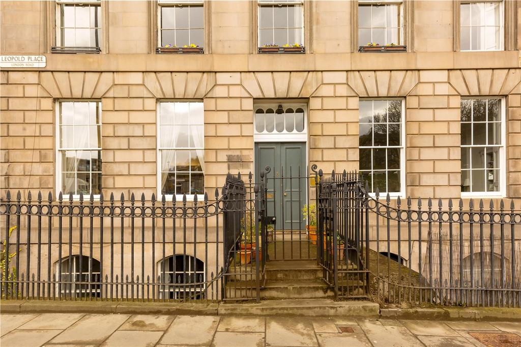 Leopold Place, New Town, Edinburgh, EH7 3 bed apartment £695,000