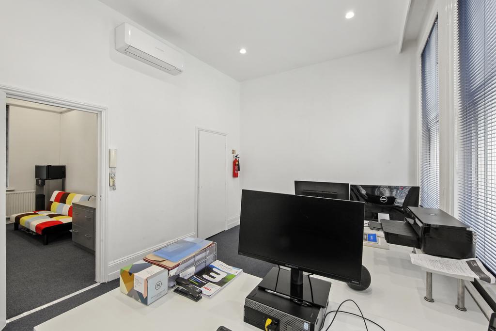 Front office  6 Price Taylor LLP Commercial &amp;...