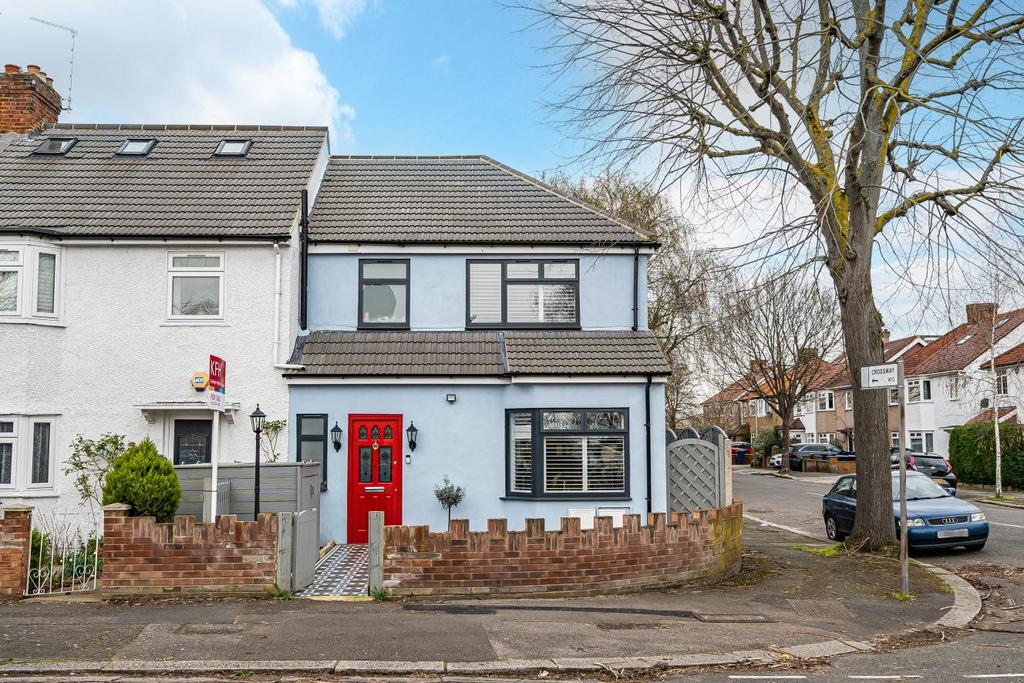 Avalon Road, Ealing 3 bed semidetached house for sale £750,000