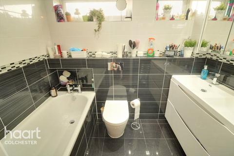 3 bedroom end of terrace house for sale, York Place, Colchester