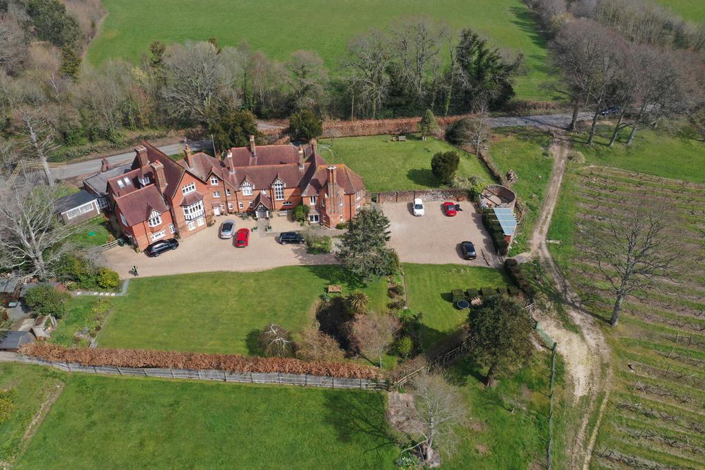 Wheel Lane, Westfield, TN35 5 bed link detached house for sale £500,000