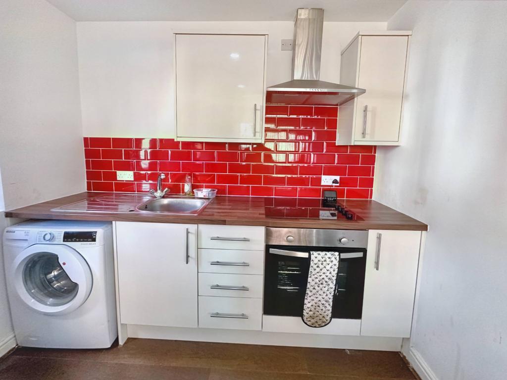 Gladstone Avenue, Loughborough LE11 1 bed ground floor flat £795 pcm