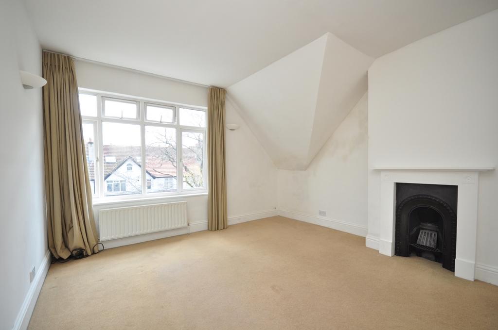 Banstead Road Carshalton SM5 2 bed apartment £1,400 pcm (£323 pw)