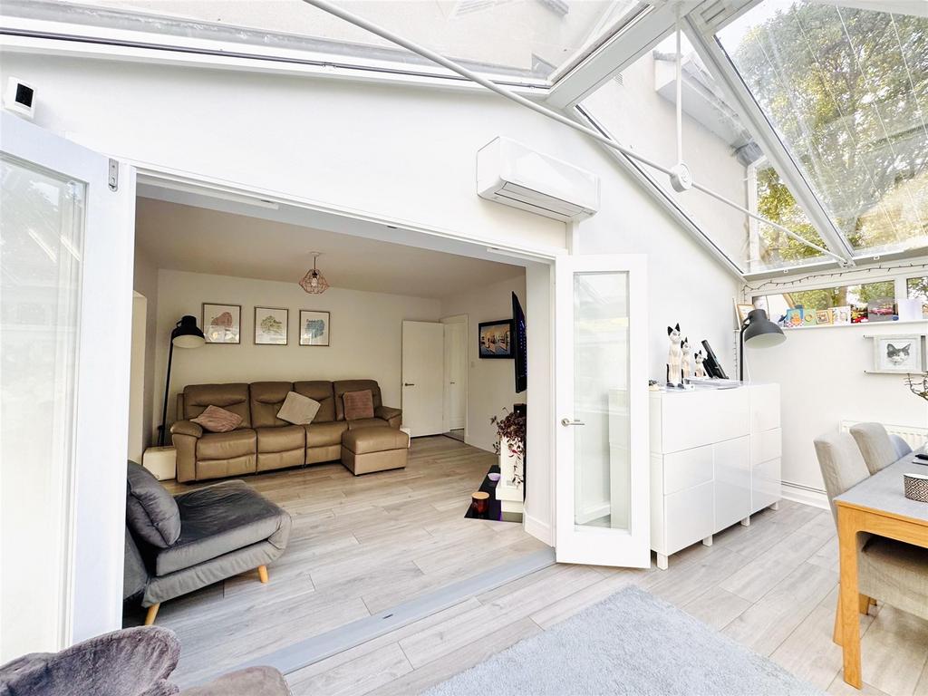 Conservatory/Lounge