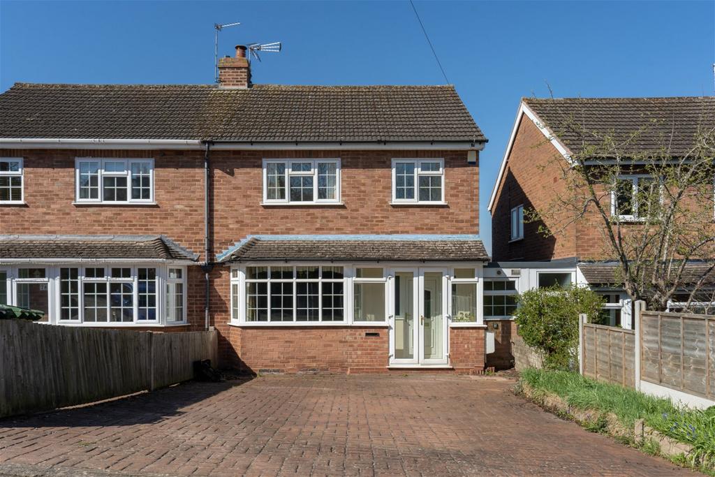 Bear Hill, Alvechurch, B48 7ND 3 bed semidetached house £365,000