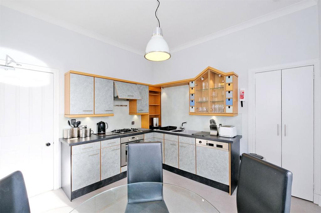 Braemar Place, West End, Aberdeen, AB10 4 bed flat £1,700 pcm (£392 pw)