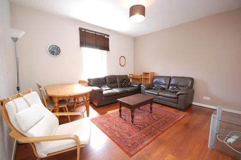 3 bedroom flat to rent, Urquhart Road, Aberdeen, AB24