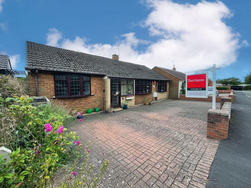 WOMBOURNE, Mount Pleasant Avenue 2 bed detached bungalow for sale £