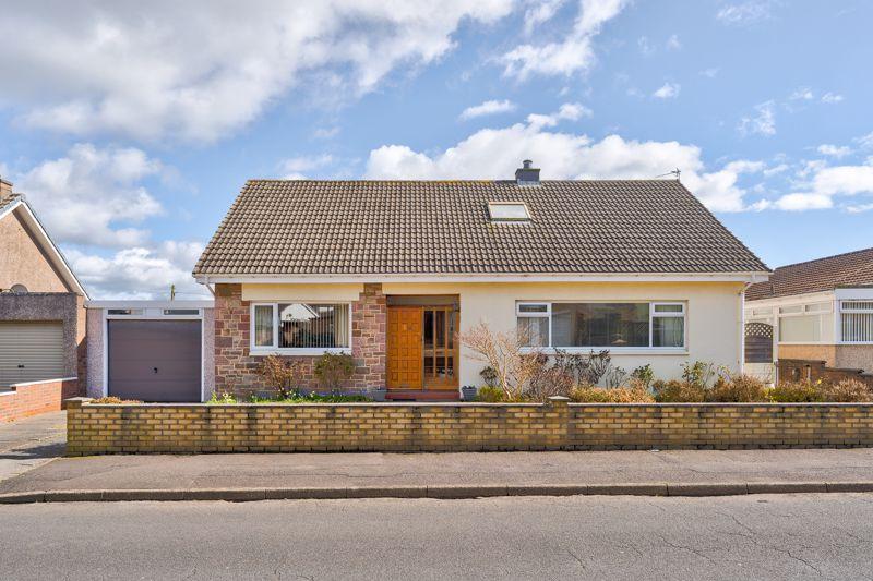 5 Whyte Avenue, Irvine, KA12 0EF 5 bed detached villa £270,000