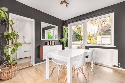 10 Thakeham Close, London, SE26 6HN