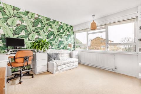 10 Thakeham Close, London, SE26 6HN