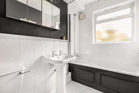 10 Thakeham Close, London, SE26 6HN