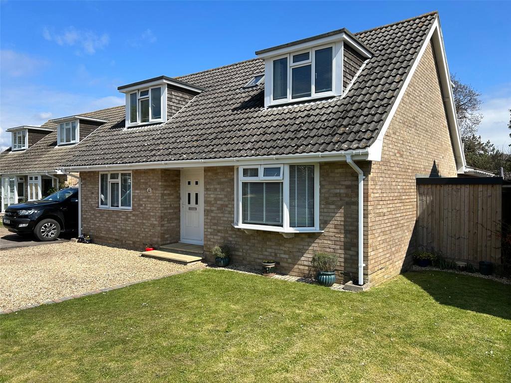 Harford Close, Lymington, Hampshire, SO41 5 bed detached house for sale