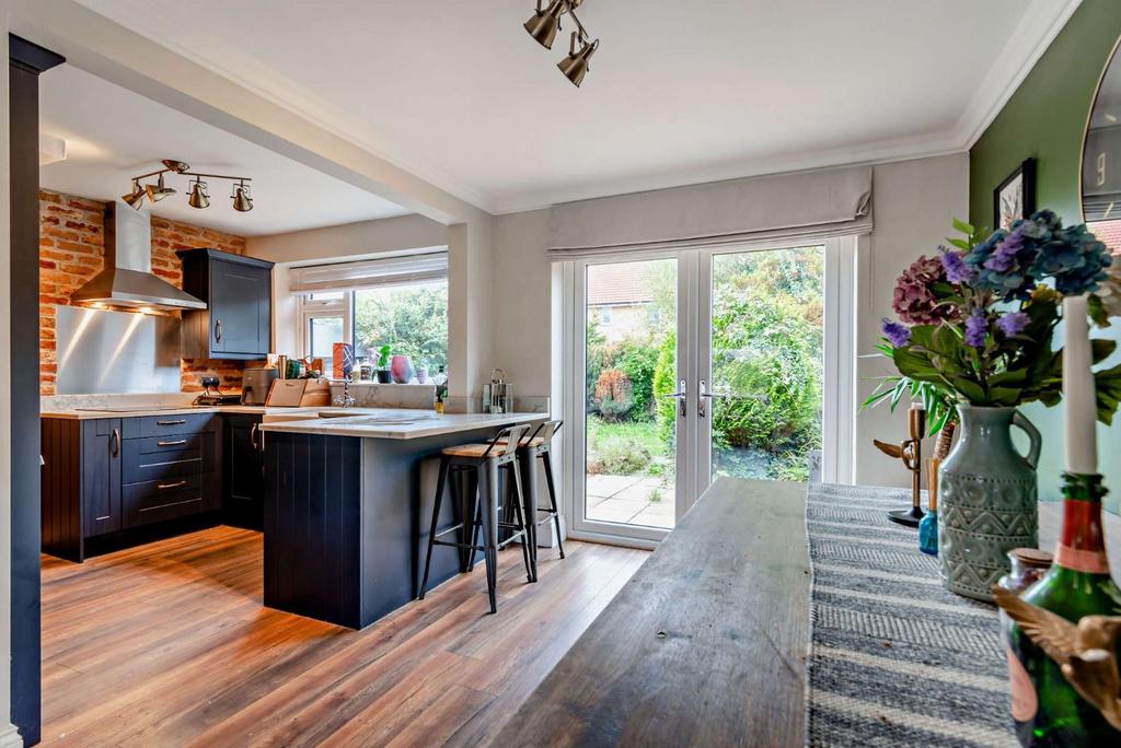 Olive Walk, Harrogate, HG1 4RL 3 bed semidetached house £275,000