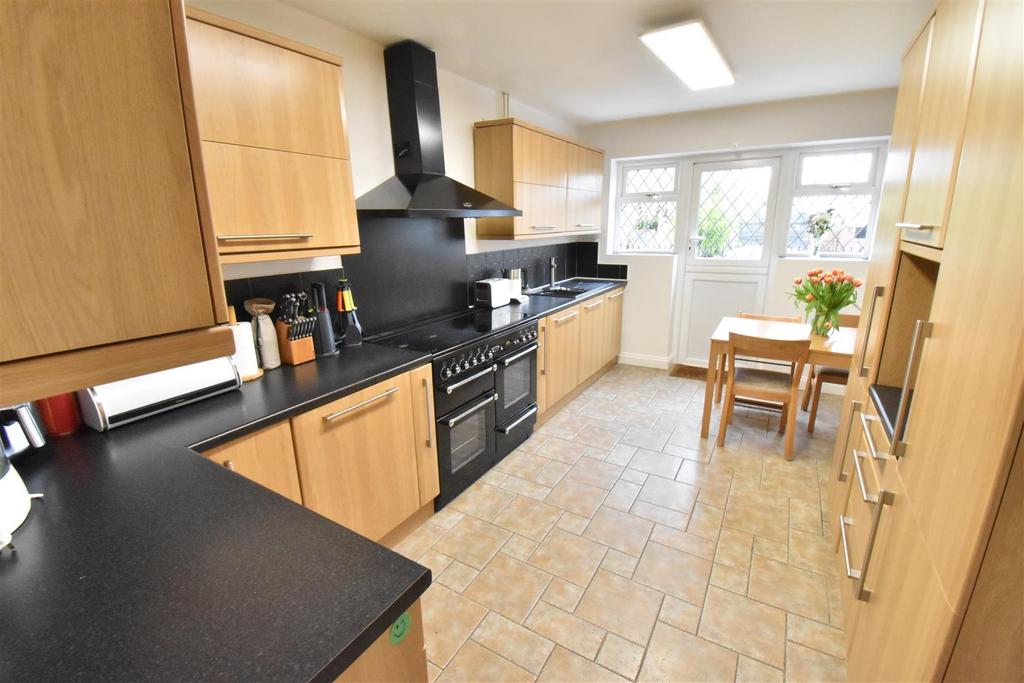 Bills Lane, Shirley, Solihull 4 bed detached house for sale £600,000