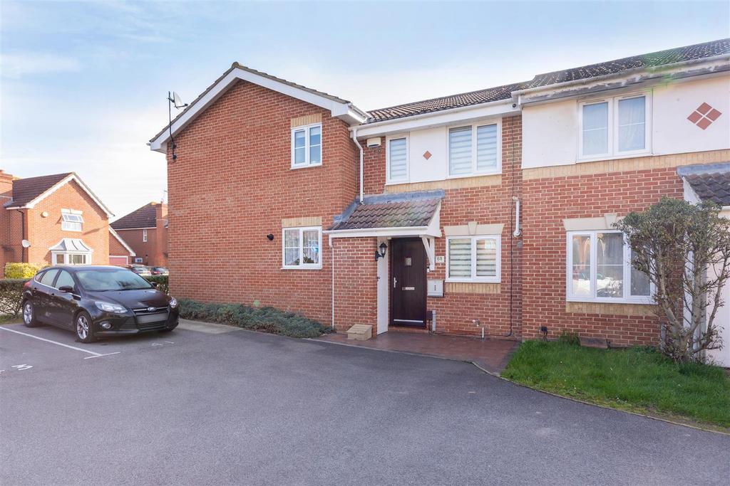 Hunters Way, Cippenham 2 bed terraced house for sale £374,950