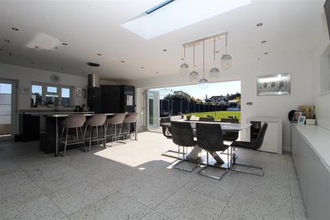 4 bedroom detached bungalow for sale - Botany Road, Broadstairs