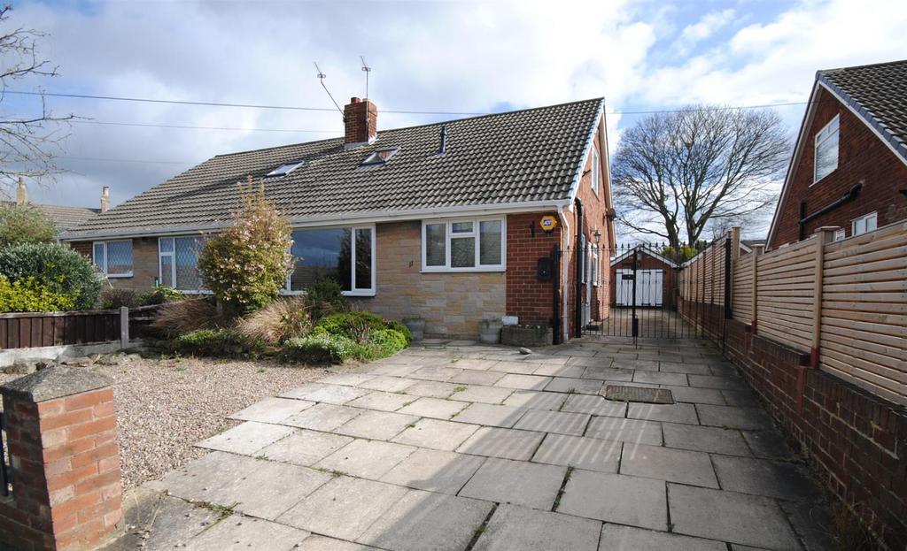 Sturton Avenue, Garforth, Leeds 4 bed semidetached bungalow for sale