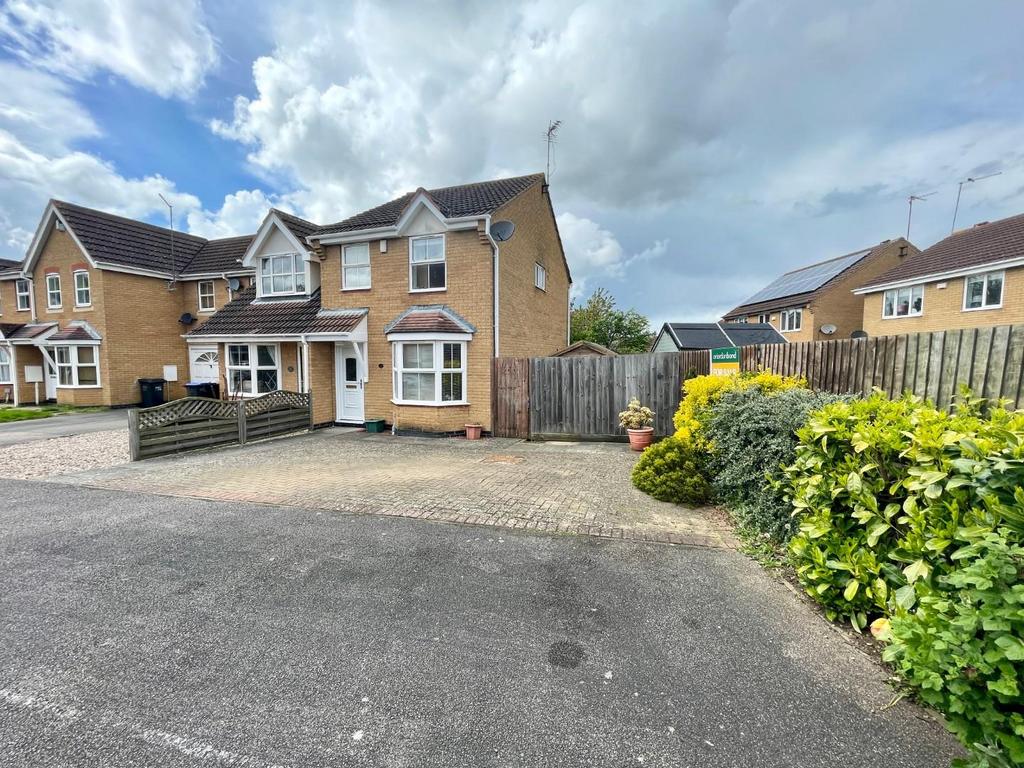 Tewkesbury Close, Buckingham Fields, Northampton NN4 3 bed semi