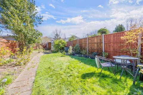 83 Vale Road, Worcester Park, KT4 7EB
