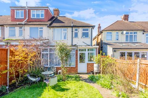83 Vale Road, Worcester Park, KT4 7EB