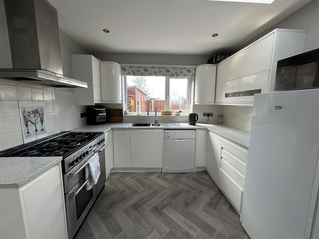Flete Avenue, Newton Abbot 3 bed house £240,000