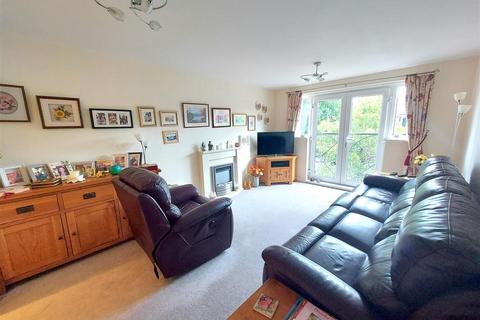 2 bedroom flat for sale, Feathers Court, Stourport-On-Severn