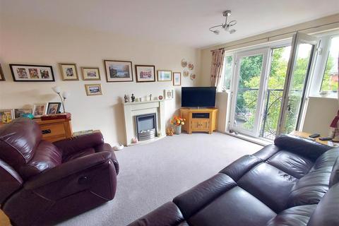 2 bedroom flat for sale, Feathers Court, Stourport-On-Severn